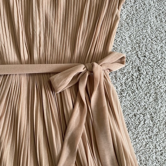 H&M Beautiful Pleated Dress w/ Sash Belt - Picture 4 of 5